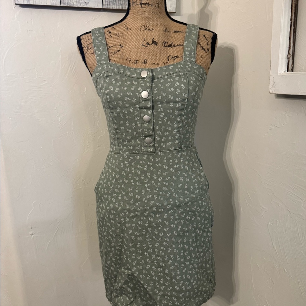 No Boundaries Green Sleeveless Sheath Mini Dress
